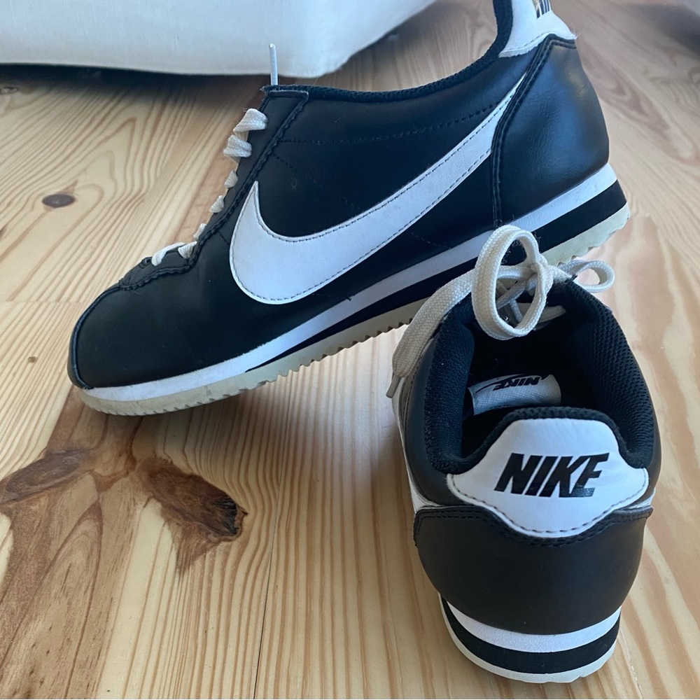 Vintage style Women's Nike Cortez Leather Shoes Black/White